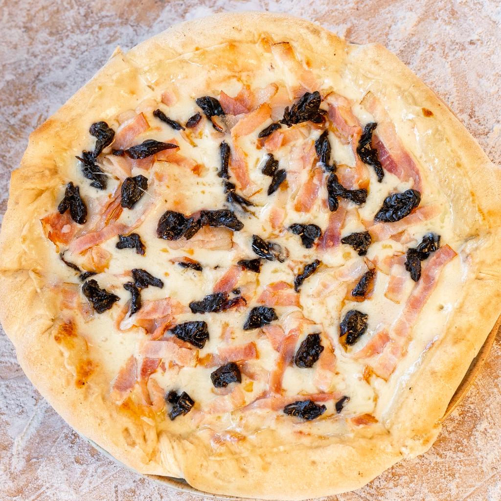 Pizza tradicional Tocineta y Ciruelas - Ziru's Pizza & Panzarotti