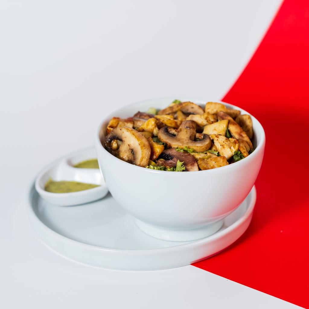 Ensalada pollo - Ziru's Pizza & Panzarotti